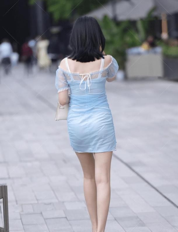 小脚丫|邻家妹妹穿“塑料袋”都好看,配上16cm高跟鞋,小脚丫更是重点