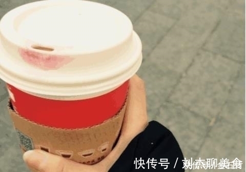 妹子们 涂完口红后别急着抿嘴! 多做“这一步” 口红持久不易掉色!
