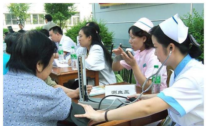 太极|4种运动,称为不花钱的“降压药”,坚持下去,血压不敢“放肆”