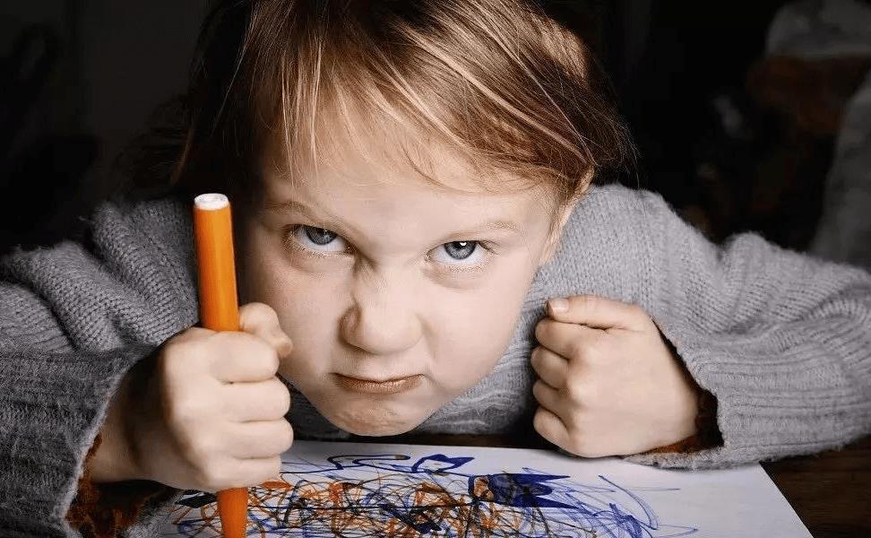 差距|孩子不听话该打吗?家长晒出了孩子挨打前后的作业,差距天壤之别