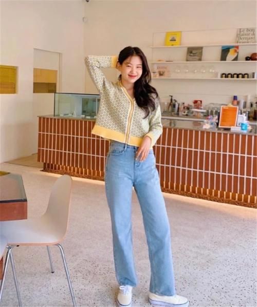 舒服的早春配舒服的穿搭，短上衣＋高腰下装，怎么穿都吸睛