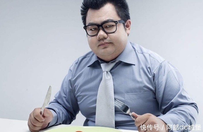 会出现|爱拖拉的人,当遇到这个“饭后表现”时,可能是“胃癌”的前兆