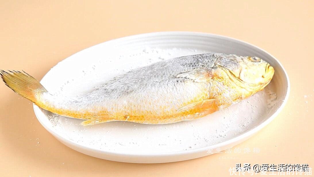 年夜饭少不了鱼菜，这样做，鱼皮不破，味道一绝，鱼肉鲜嫩无腥味