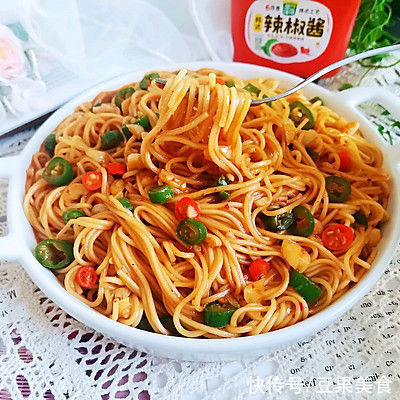 有了韩式辣椒酱拌面，老公每天多吃一碗饭