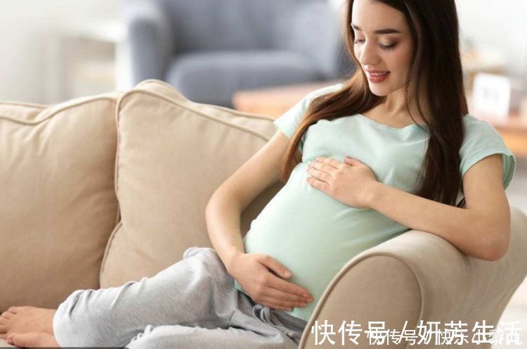 准妈妈们|网红健身博主怀孕8月猛蹲280斤!遭网友炮轰:健身健到没脑子?