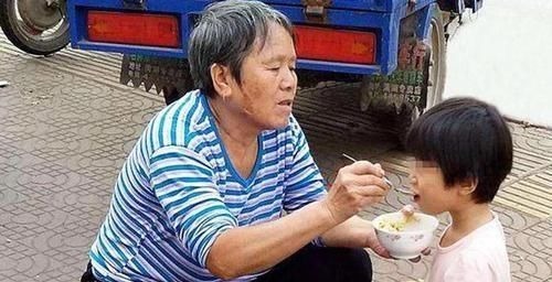 带娃|“如若可以,别轻易帮女儿带娃”,姥姥的忠告很现实,值得一听