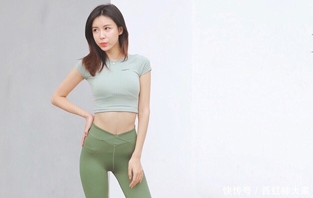 淑女|紧身打底裤精巧细腻的打扮,不失淑女气质