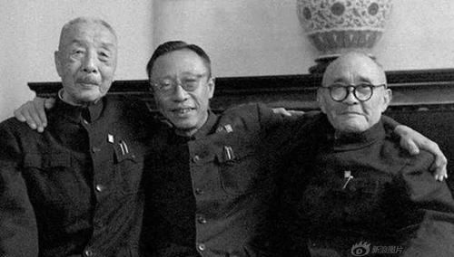 皇帝|清朝三个“掘墓人”：一个砸了龙椅，一个捣了龙窝，一个断了龙脉