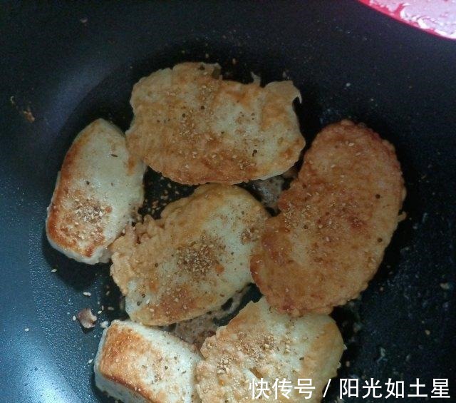 煎馒头片，剩馒头这样做，快手又好吃！