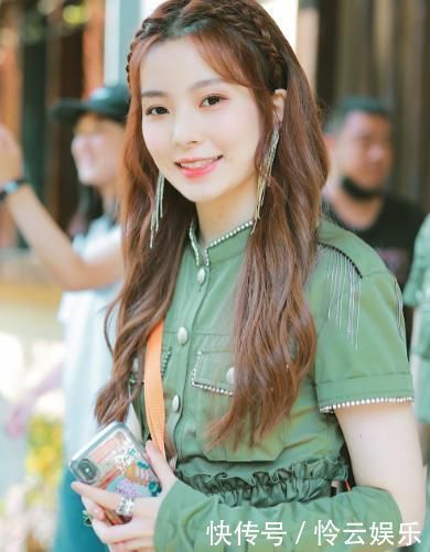 希林娜|希林娜依高的手机壳,陈卓璇的手机壳,看到刘些宁的很非主流