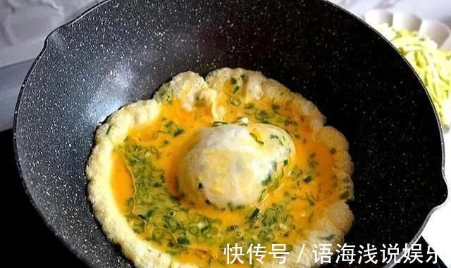 黄色|金针菇的清炒吃法,搭配鸡蛋,鲜上加鲜