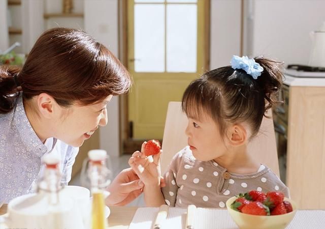 打包|怕妈妈没做饭，一年级女娃“打包”学校剩菜带回家，老师反应亮了