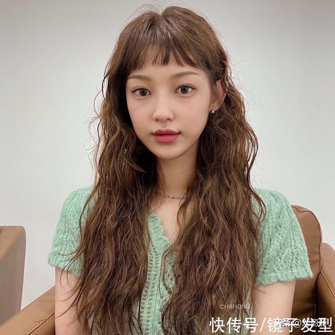 低层次 羊毛卷已过时,今年秋冬发型流行这样整,不夸张很时尚
