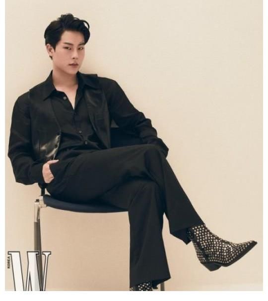 周宪|MONSTA X成员基显周宪携手拍杂志写真