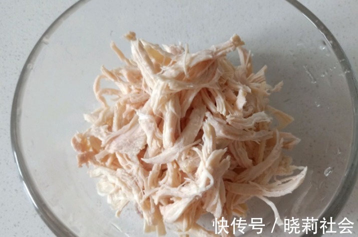 爽口|鸡胸肉这样吃健康还低脂，酸辣爽口，口感鲜嫩不柴