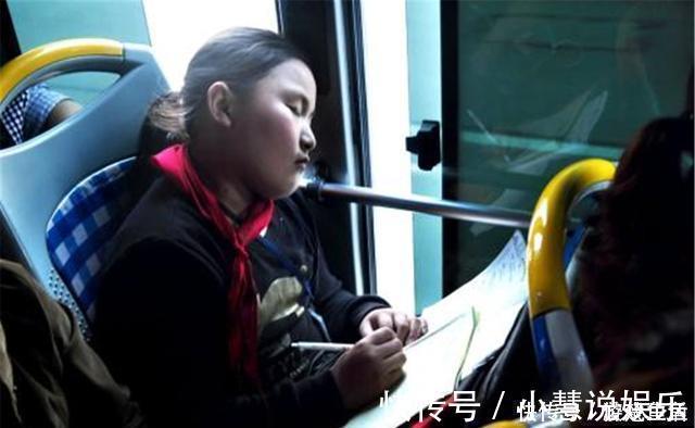 写作业|一组图片看中国孩子有''多拼'',生病了都不忘写作业!让人唏嘘