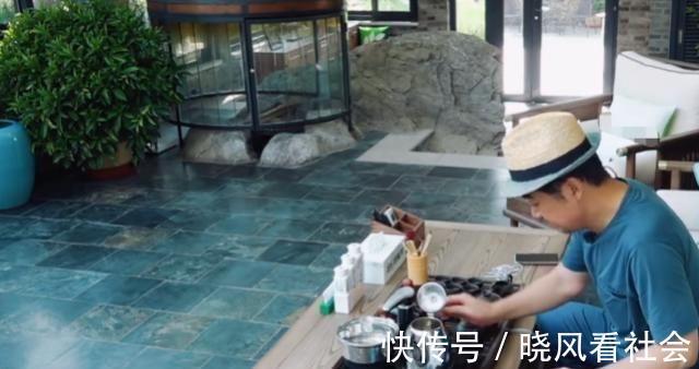 表情|張國(guó)立想喝茶卻不會(huì)用熱水壺,有誰(shuí)注意他的表情?網(wǎng)友:他太難了