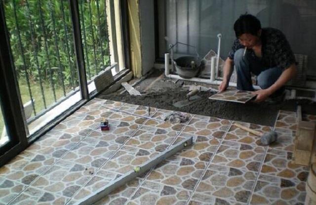 师傅|瓷砖是正铺还是斜铺好呢？有经验的师傅建议这样铺