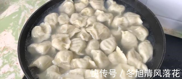 萝卜饺子，有人焯水，有人直接包，都不对！分享正确做法，太香了！