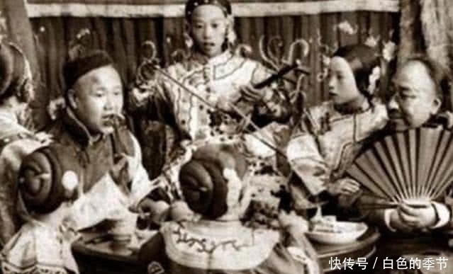 满族|清末珍贵老照片:满族女子黑成碳,最后那个是真实的紫薇格格