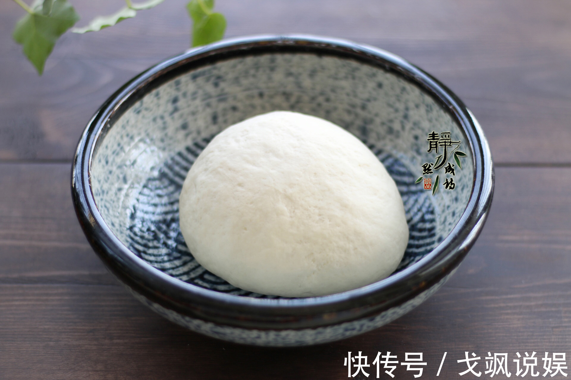 葱油饼如此做,外脆里嫩层次多到数不清,边烙边吃,烙完也吃饱了