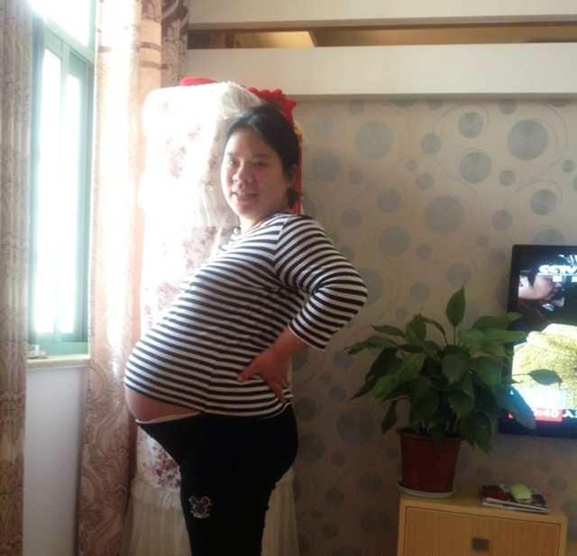 孕妈妈一胎生三个女娃娃，二胎出生后，丈夫却哭了