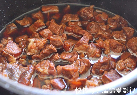 吃肉|医生提醒:生活中遇到4种情况,需要立即吃肉,特别是老人和小孩