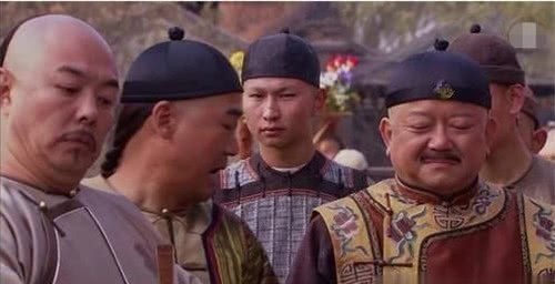 算命|乾隆出门算命，算完后笑着离开，刚走200米突然变脸：杀了他