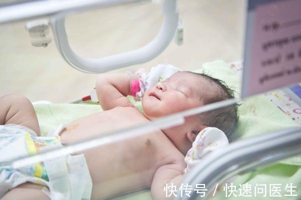 患儿|新生儿耳朵旁边有个小孔,是富贵、聪明的象征?其实是先天性畸形