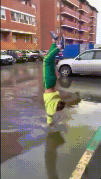 |搞笑GIF:那天送孩子去上学,提前了一个小时,还是迟到了