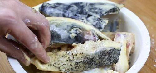 鱼头|大厨教你这样做鱼头、上桌连渣都不剩、做法简单易学、好吃不停嘴