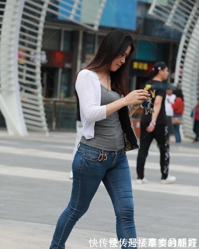 优雅 高贵典雅的打底裤穿搭整体感非常优雅,展现美好气质,优雅自信!