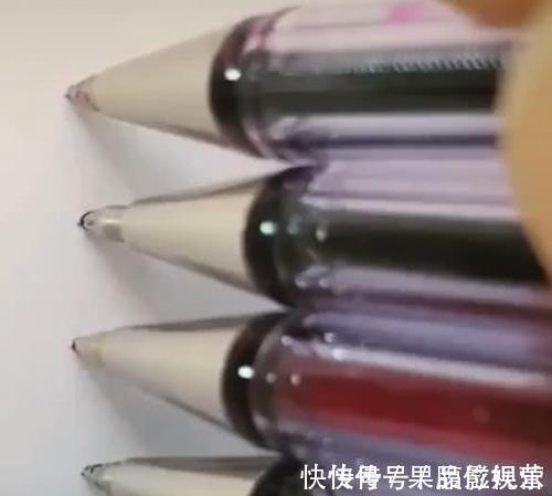 画画$美术生被罚画画,同时拿4支笔,看到成品:秀儿是你么?