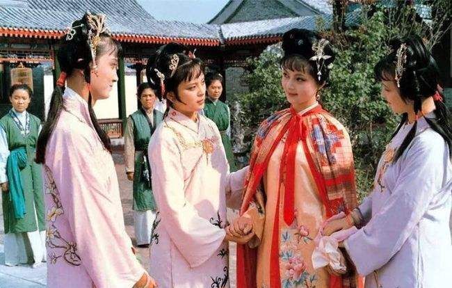 黛玉$红楼梦里晴为黛影,袭为钗副,美丽而又各具美好姿态,谁令你心动