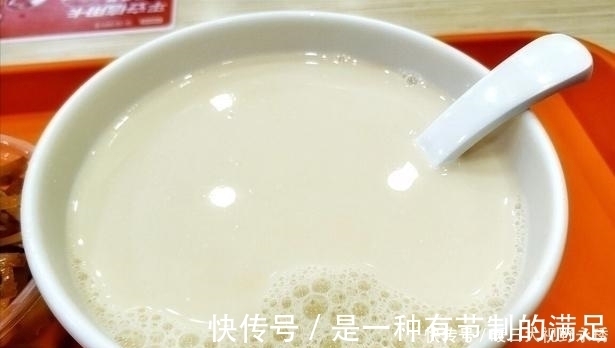 浸泡|打豆浆的时候，直接打浸泡的豆子是外行。再加一步，豆浆就香气浓郁，细腻