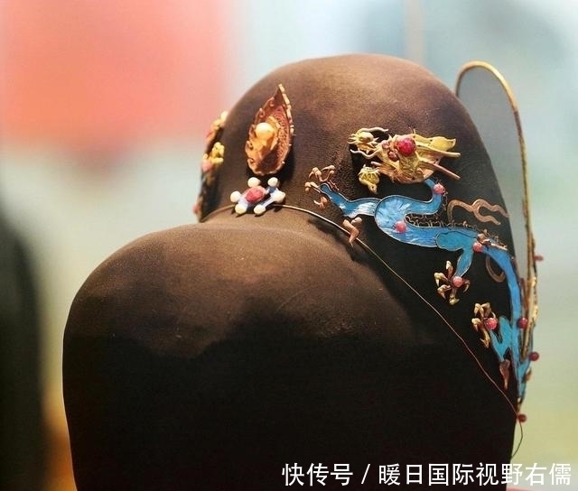 6岁开始鉴定文物,21岁靠捡漏文物身价上亿,学者文物界的神童