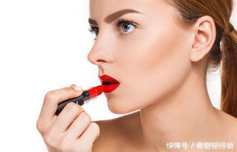 每天都涂“口红”的女人,几年后会有什么变化化妆师道出了实情