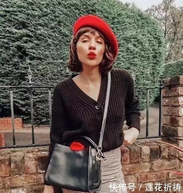 小姐姐 今年流行一种新穿法叫:“奶奶衫+牛仔裤”,显高还显腿长