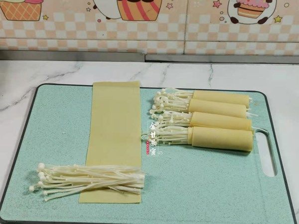  下饭|用这食材烧豆皮，比加肉还抢手，味美下饭，烧一烧上桌，光盘了