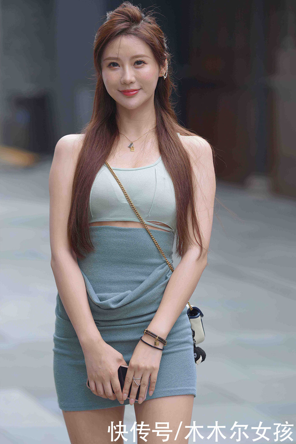 时尚|时尚拼接连衣裙,修身的裁剪显瘦的设计,轻松穿出最美的自己