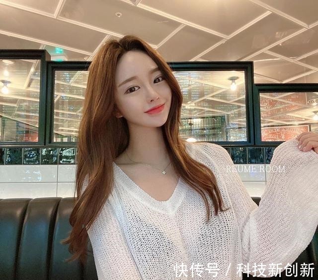 短裤 柔和的针织衫与短裤搭配,走在街上足够地吸引目光!