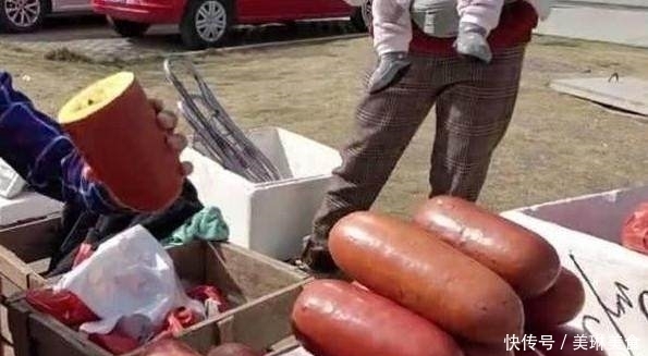 火腿肠一样|大叔路边卖奇葩美食,路人看后说是火腿肠,你帮我看看这是什么?