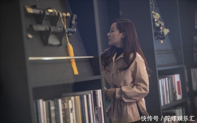 《顶楼》新剧照:吴允熙进周丹泰密室,玛丽获太太团力挺翻身有望