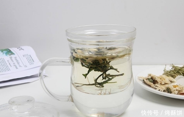 赶跑|尿酸过高,坚持用3种植物泡水喝,助你赶跑痛风