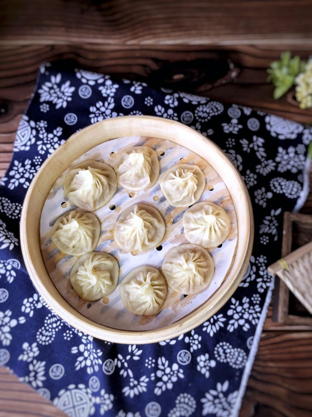 会流汤的灌汤小笼包,皮薄多汁味道棒,很简单一看就会