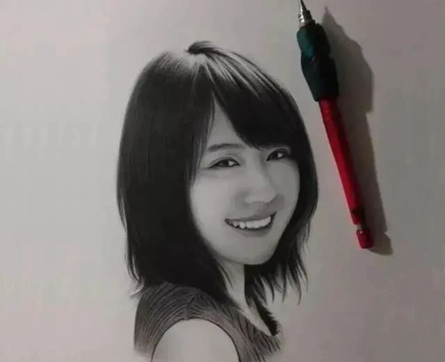 长相|他是一名日本画家,画出的动物十分逼真,而且本人的长相很像女生