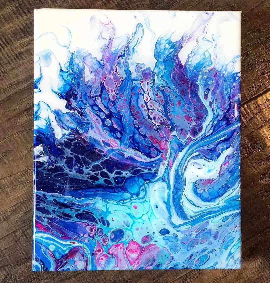 流動性$從沒學過美術的她,用簡單粗暴技法畫畫,讓她成為了百萬富豪