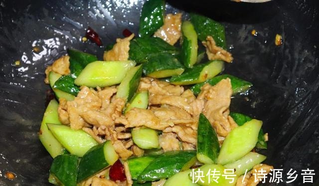 青瓜|青瓜清脆爽口,搭配肉片简单爆炒,出锅香气扑鼻,做法简单零失败!