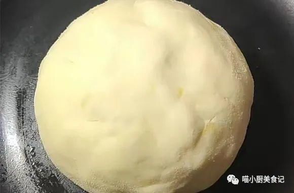 最近我家没少吃这个,包上馅,上锅一蒸,8分钟出锅,比肉包子都香