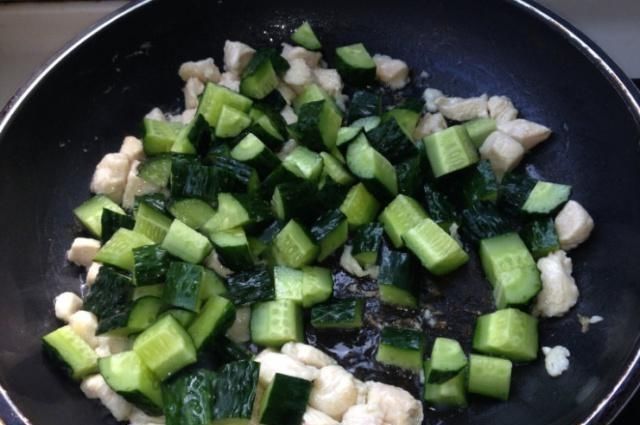  厨师|58岁厨师酱爆鸡丁，关键要做到这两步，否则酱汁不香